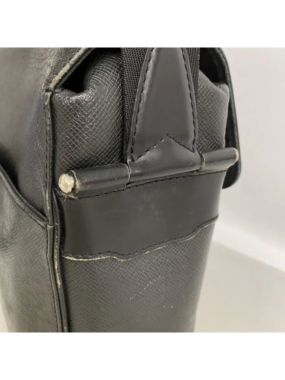 Louis Vuitton Shoulder Bag Taiga Yaranga Ardoise